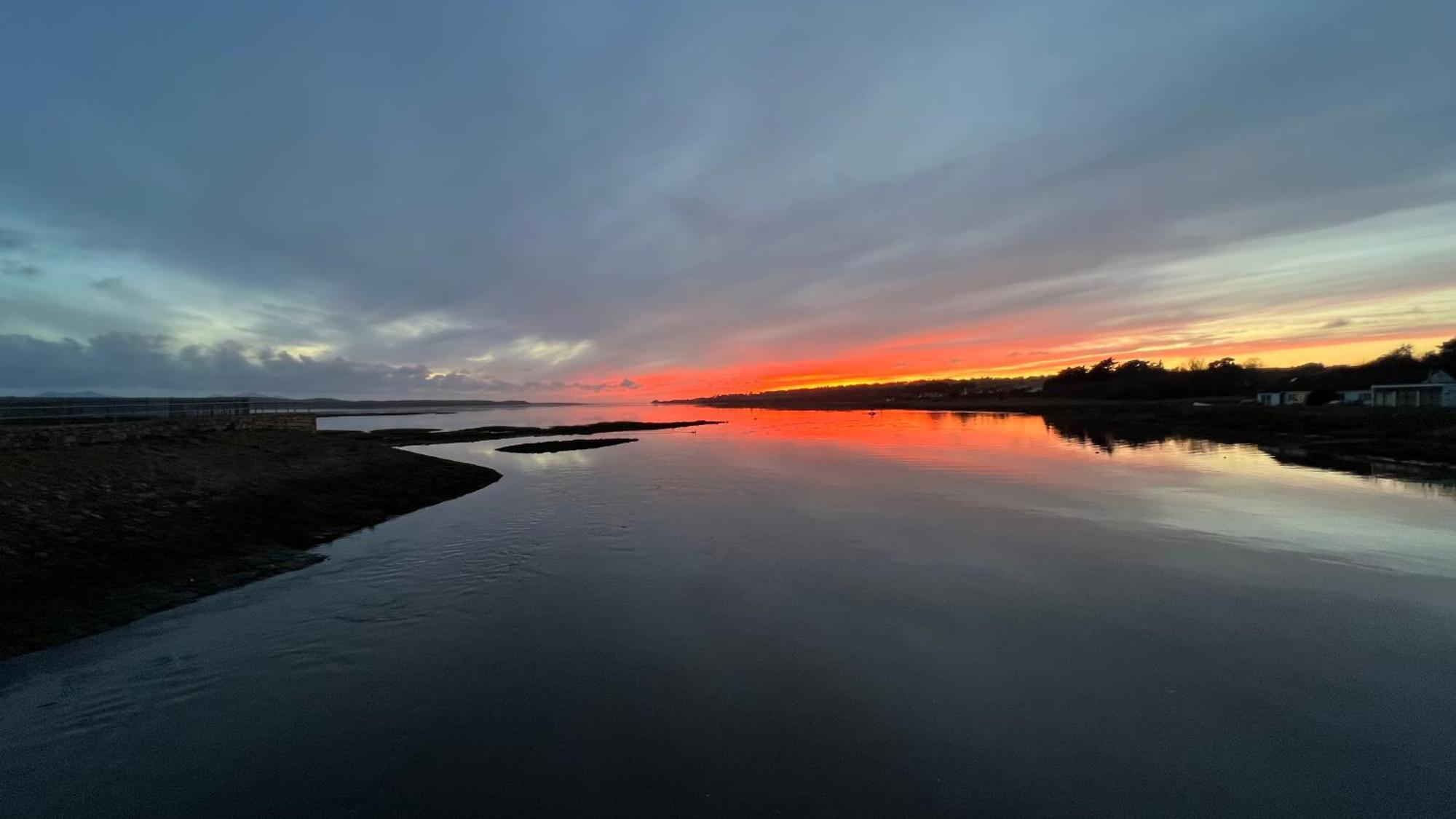 Llanw Malltraeth - Malltraeth Tides Llangadwaladr  Ngoại thất bức ảnh